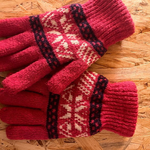 Winter gloves Globe like new, very warm material, pink and purple