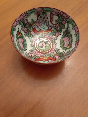 Vintage Chinese Famille Rose Medallion porcelain bowl, 11cm