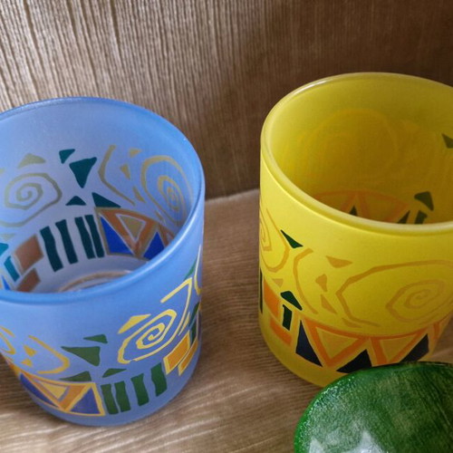 Glass colored plates and glasses like new with flower design
