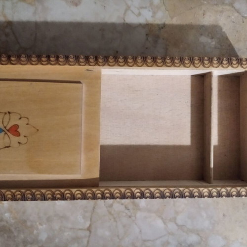 Wooden vintage pencil case like new
