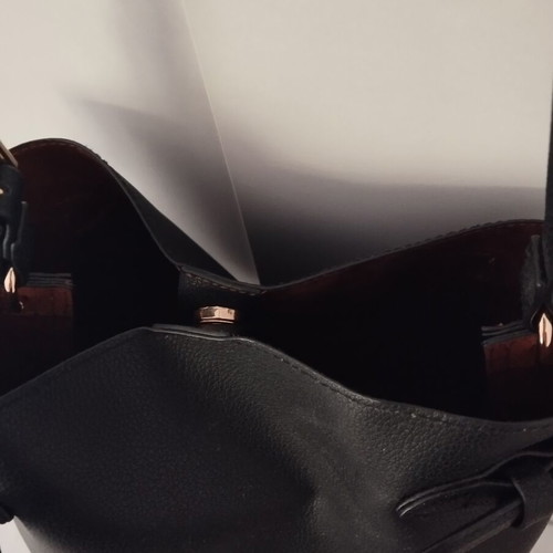 H&M black shoulder bag like new, medium size with clasp