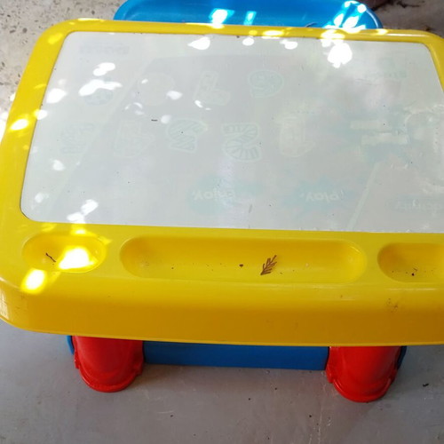 Children's desk used, no damage