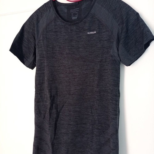 Running clothes set like new, size Small, 2 tops, shorts, sports bra