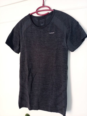 Running clothes set like new, size Small, 2 tops, shorts, sports bra