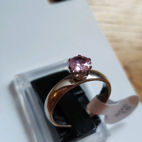 Stainless steel solitaire ring new with purple stone, size 18