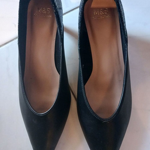 Marks & Spencer low pumps like new, size 36.5-37, black