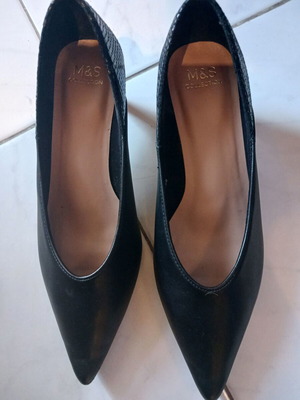 Marks & Spencer low black pumps like new, size 36.5-37