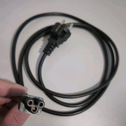 Various cables like new for consoles and TVs