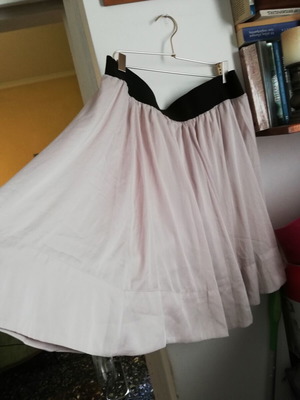 H&M beige skirt, size 44, polyester lining
