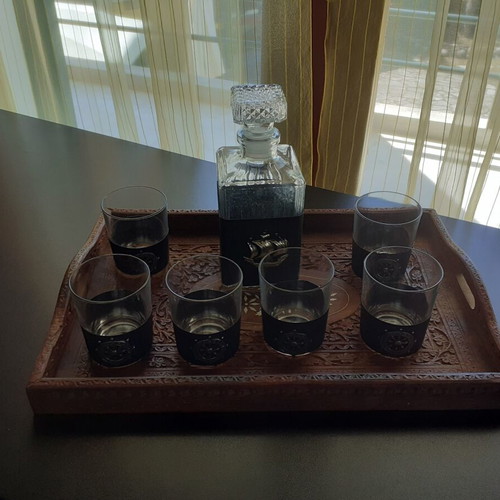 Set of 6 glass whiskey glasses with bottle and leather decoration, like new