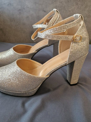Formal high heel shoes new, size 41, silver with glitter