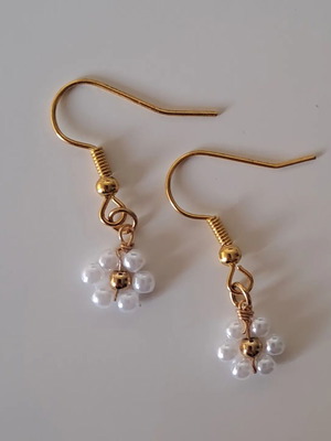 Handmade earrings in excellent condition, white and gold-colored