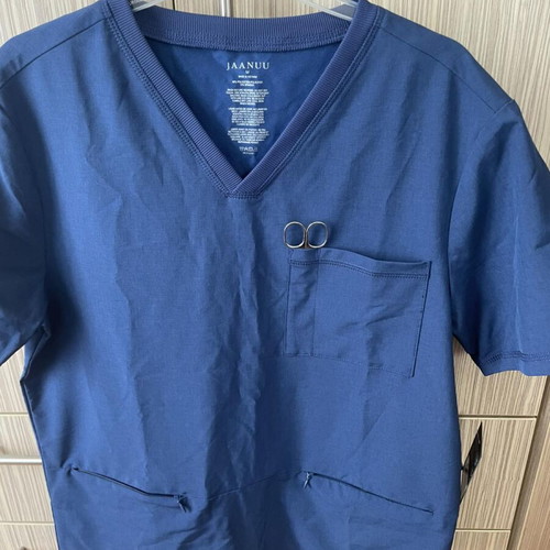 Jaanuu medical scrub top new, size M