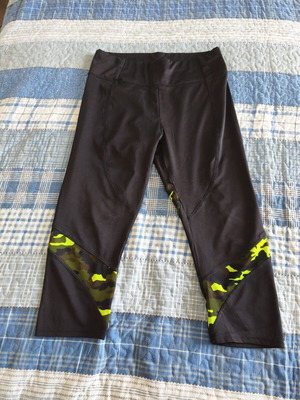 Cycling leggings black with yellow green details like new, size L