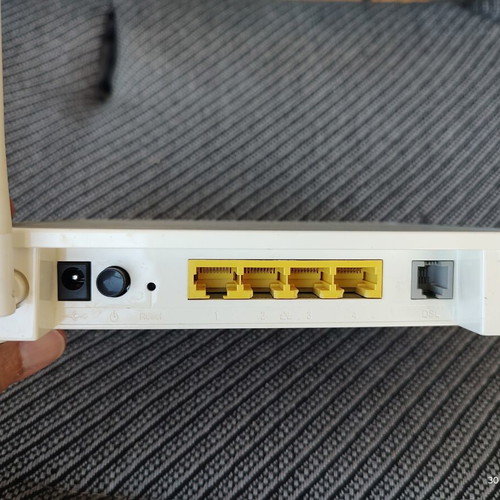 Thomson ADSL2+ Modem Router used with external Wi-Fi antenna and 4 LAN ports
