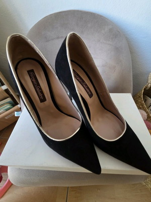 Giorgio Salustro suede pumps like new with gold detail