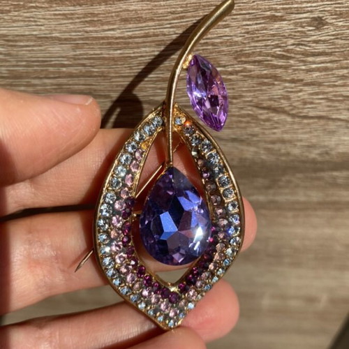 Decorative pin like new, gold and purple, missing two purple stones