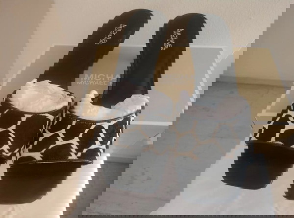 Michael Kors mules σε ασπρόμαυρο cow print