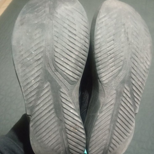Παιδικά υποδήματα Adidas αθλητικά σαν καινούργια, νούμερο 33,5 μαύρα