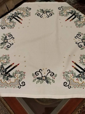 Christmas tablecloth like new 95x95