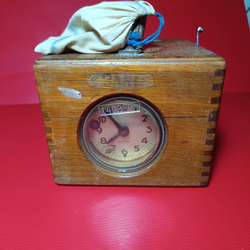 Vintage Racing Pigeon Timer Clock like new