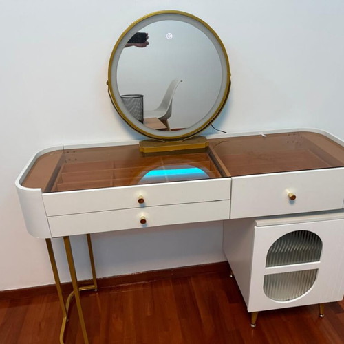 Jewelry box with illuminated mirror, white with wood