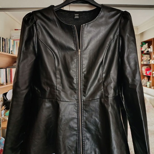 Shein thin jacket black like new, size L