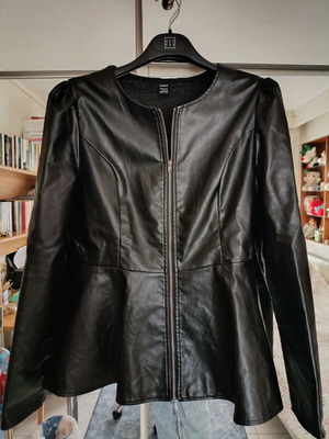 Shein thin jacket black like new, size L