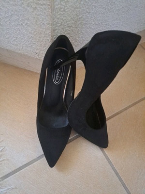 Black pumps size 38 like new
