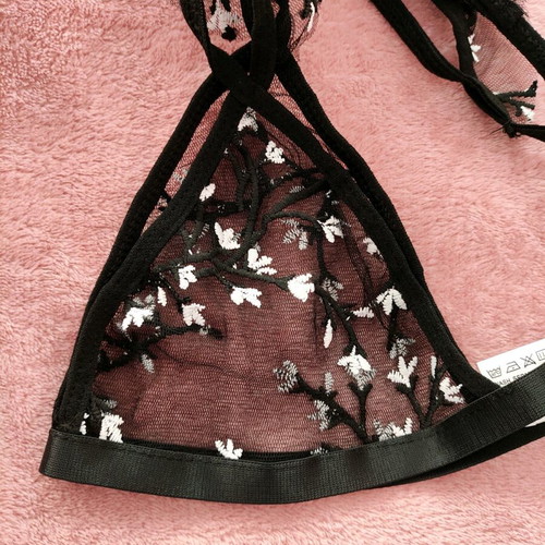 Black lingerie set new with floral details size M/L