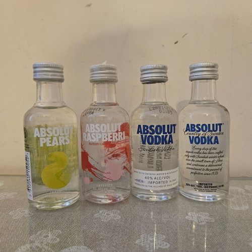 Absolut vodka miniatures new, 4 different, 4 x 50ml