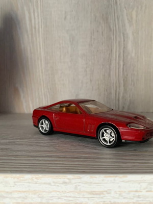 Ferrari 550 Maranello collectible model used 1:43 scale