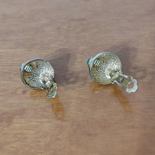 Vintage clip-on earrings like new, green stones