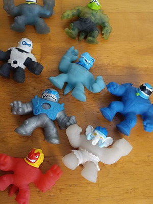 Goo Jit Zu figures set of 8, 12cm, like new