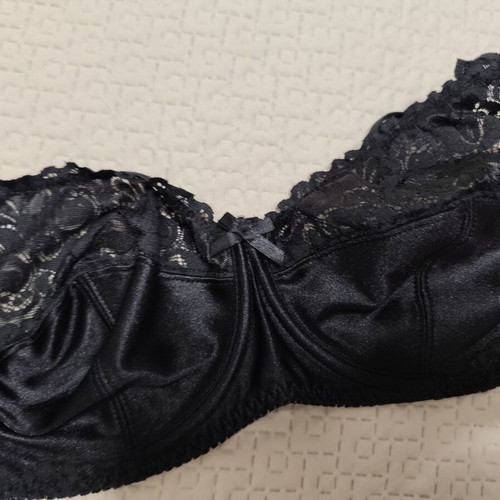 Black lace bra, size 90, new