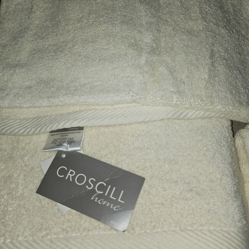 Towel set cream color, 3 pieces, new