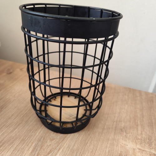 Round metal organizer case used