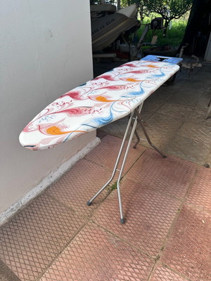 Ironing board new 2 months unused