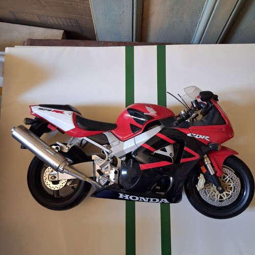 Honda CBR 929RR Fireblade collectible model like new, large scale