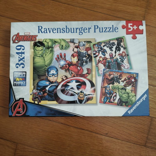 Avengers Ravensburger puzzle 3x49 pieces with posters