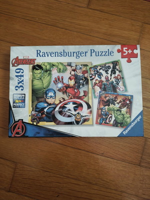Avengers Ravensburger puzzle 3x49 pieces with posters