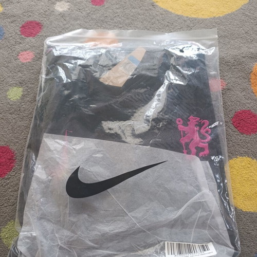 Chelsea football jersey, size M, authentic
