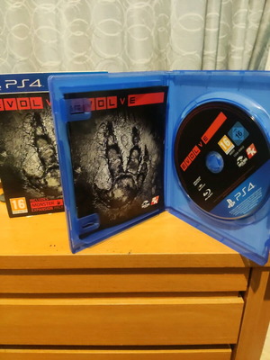 Evolve + expansion PS4 like new