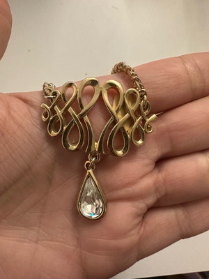 Necklace drop like new, gold color