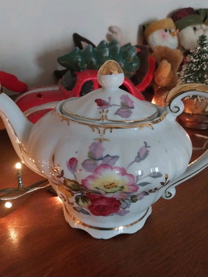 Teapot with music like new