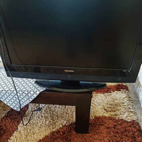 Telefunken 32-inch TV like new, needs decoder