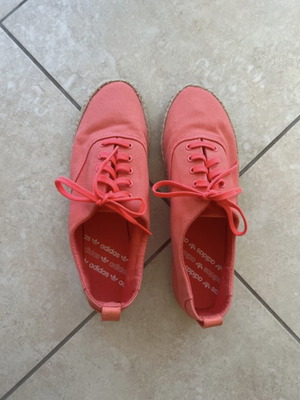 Γυναικεία πάνινα παπούτσια Adidas, κοραλί, μέγεθος 38, σαν καινούργια