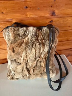 Vintage shoulder bag with genuine leather straps and real fur like new