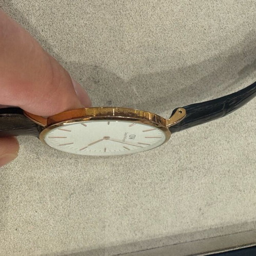 Daniel Wellington watch 40mm used with black handmade leather strap