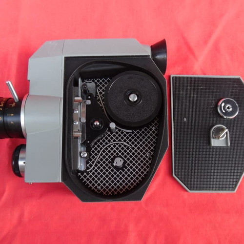 Kbapu QUARZ 5 8mm vintage video camera from the 1960s in excellent condition